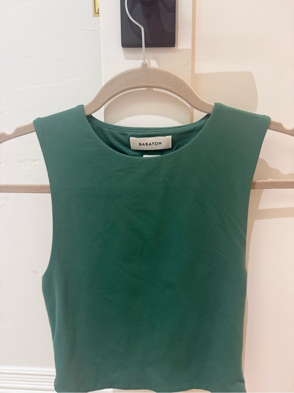 Babaton Sleeveless Crewneck Tank in Emerald